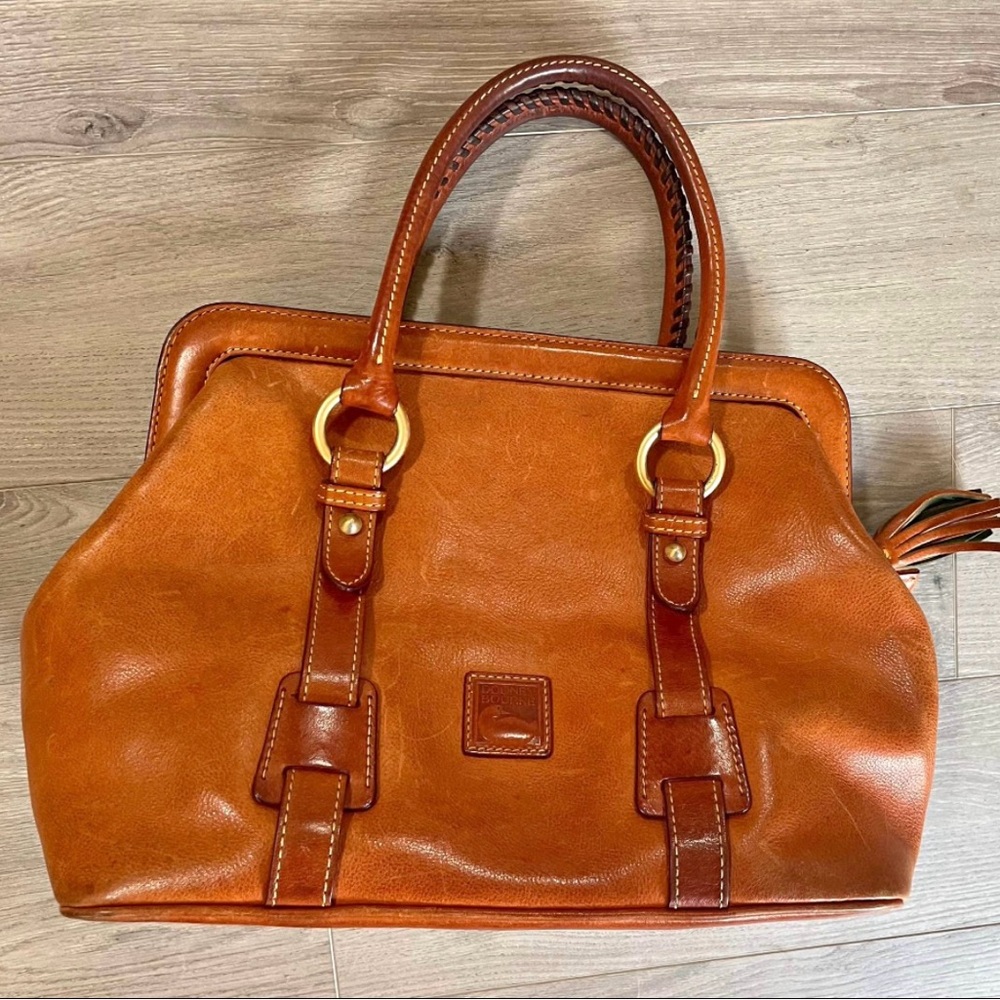 Elegant Tan Leather Handbag